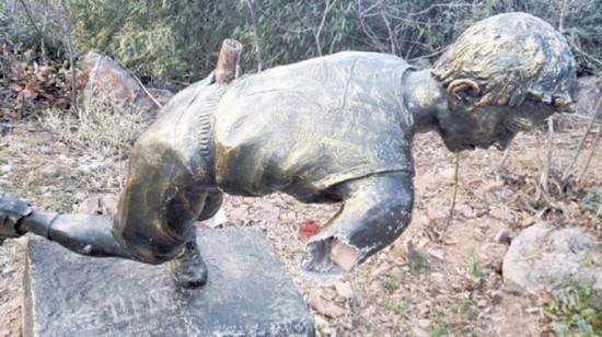 鎮江丹陽一主題公園破壞嚴重雕塑慘遭毒手